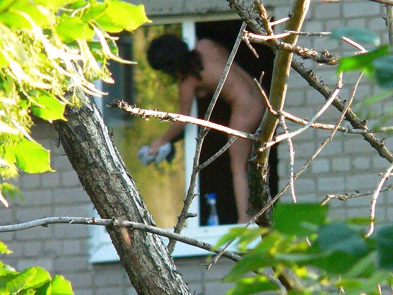 25P Neighbour nude voyeur