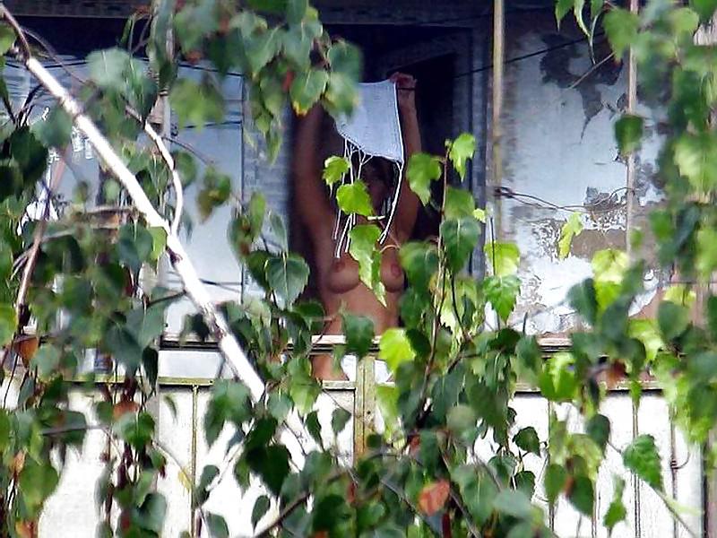 25P Neighbour nude voyeur