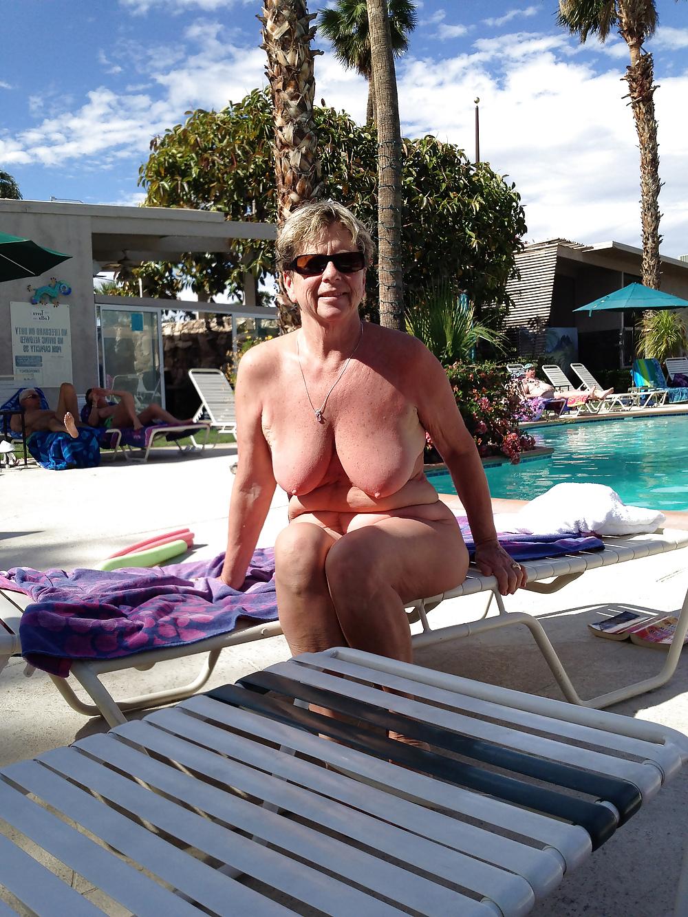 25P Grannies in holiday 