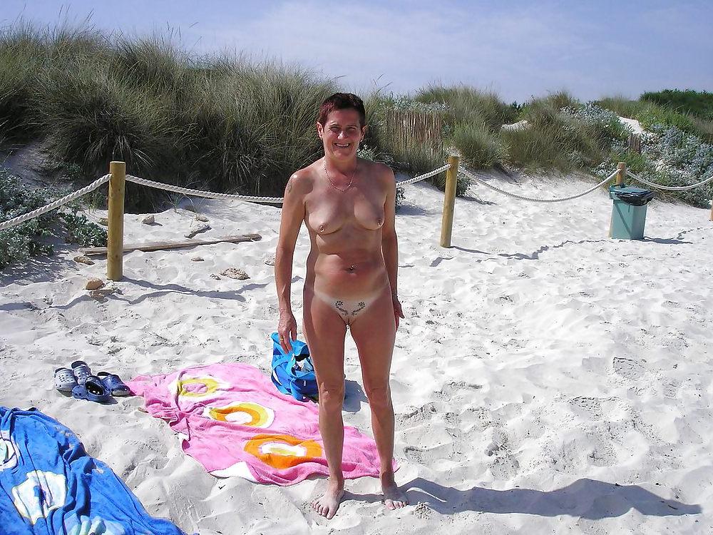 25P Grannies in holiday 