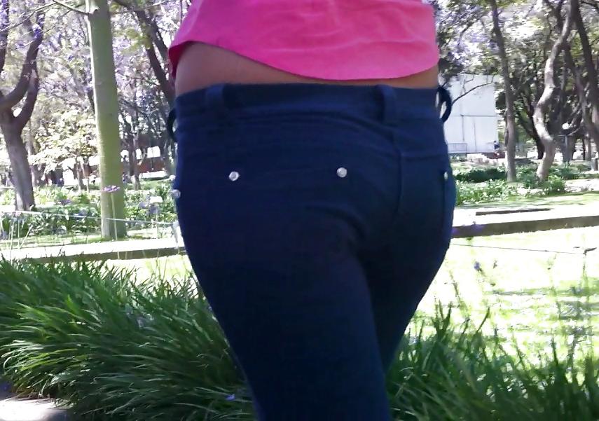 11P Candid college voyeur teen asses culos