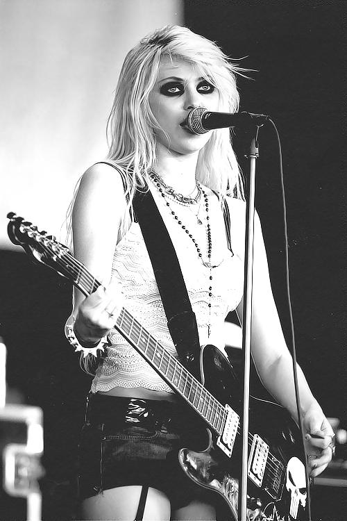 25P Super Cutie Taylor Momsen