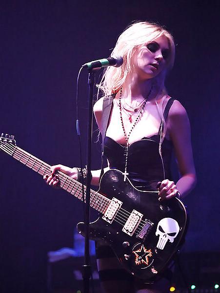 25P Super Cutie Taylor Momsen