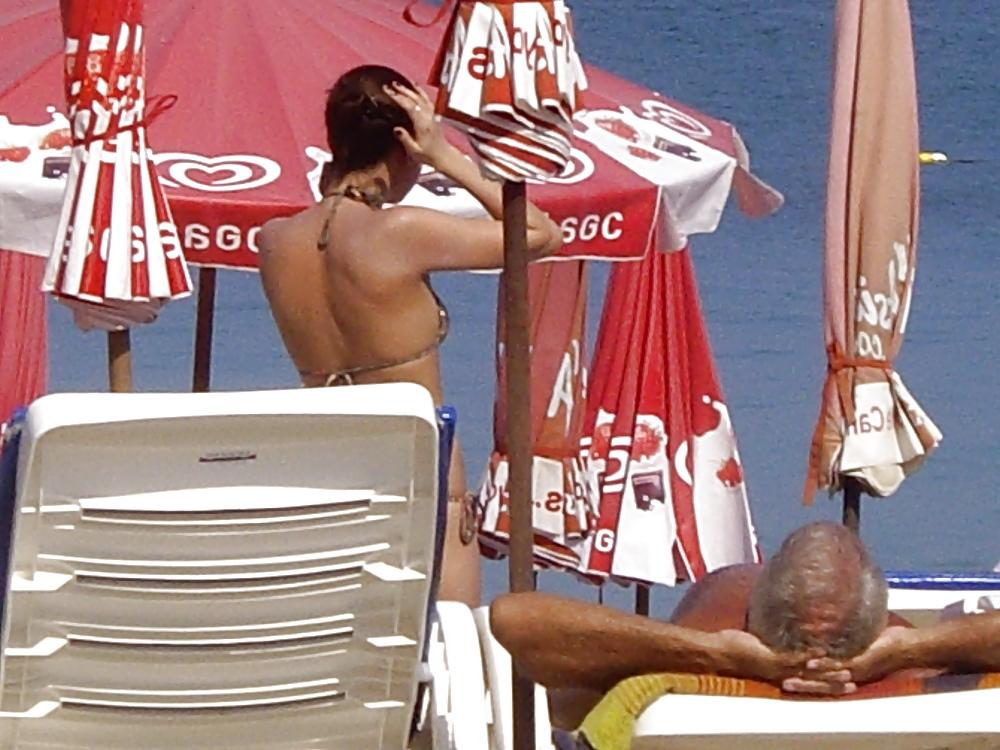 25P Hot Beach Voyeur