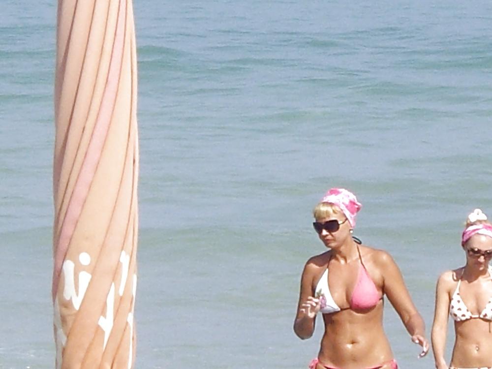 25P Hot Beach Voyeur