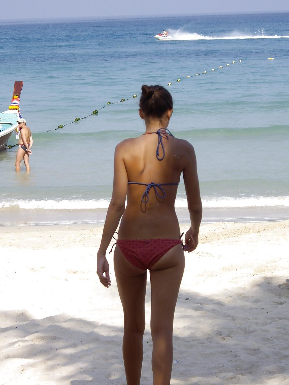 25P Hot Beach Voyeur