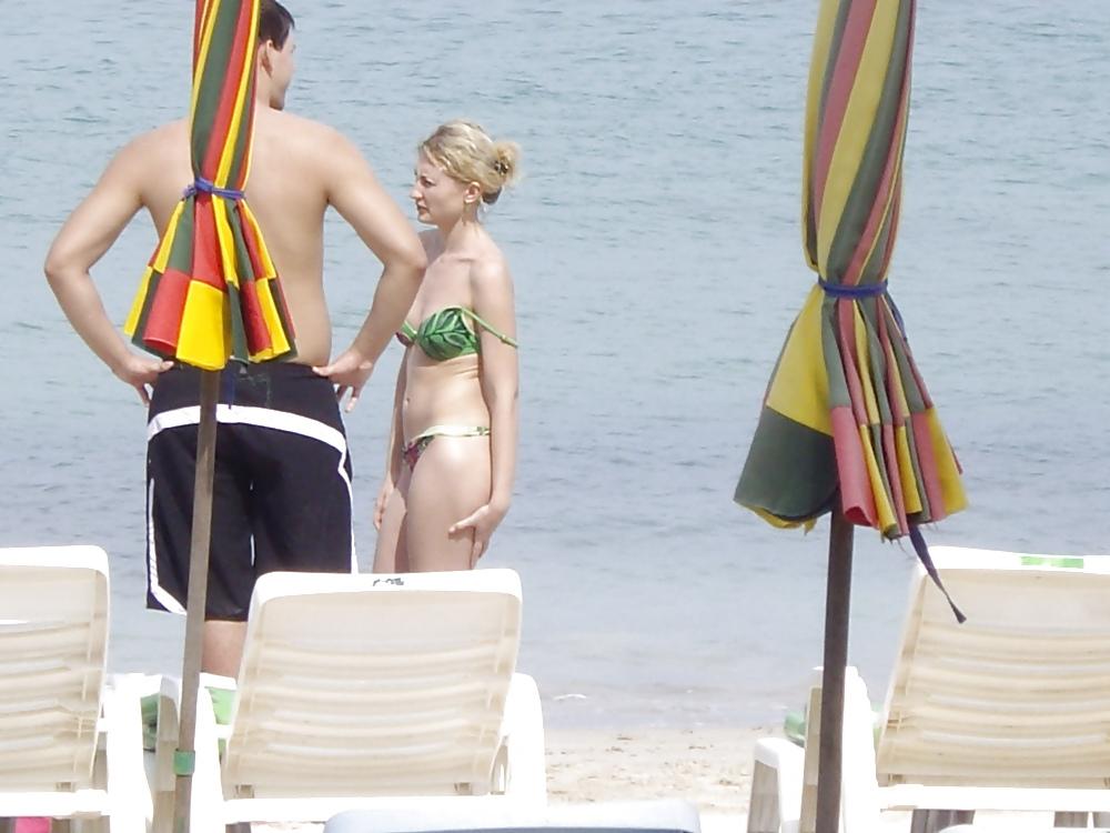 25P Hot Beach Voyeur