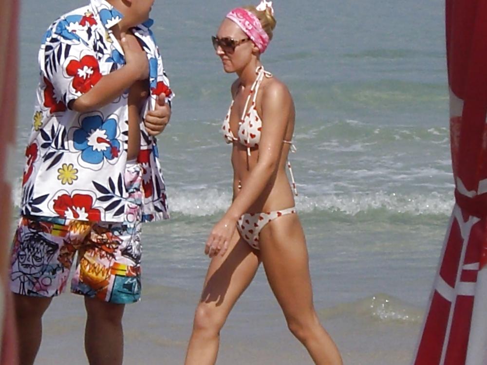 25P Hot Beach Voyeur