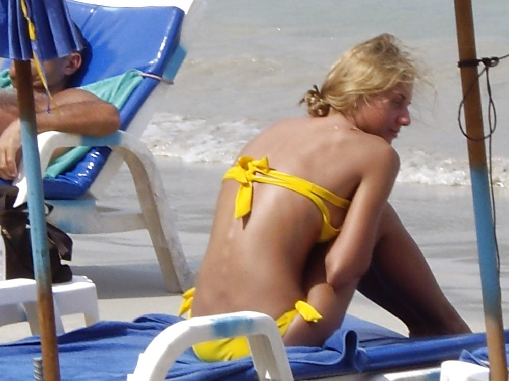25P Hot Beach Voyeur