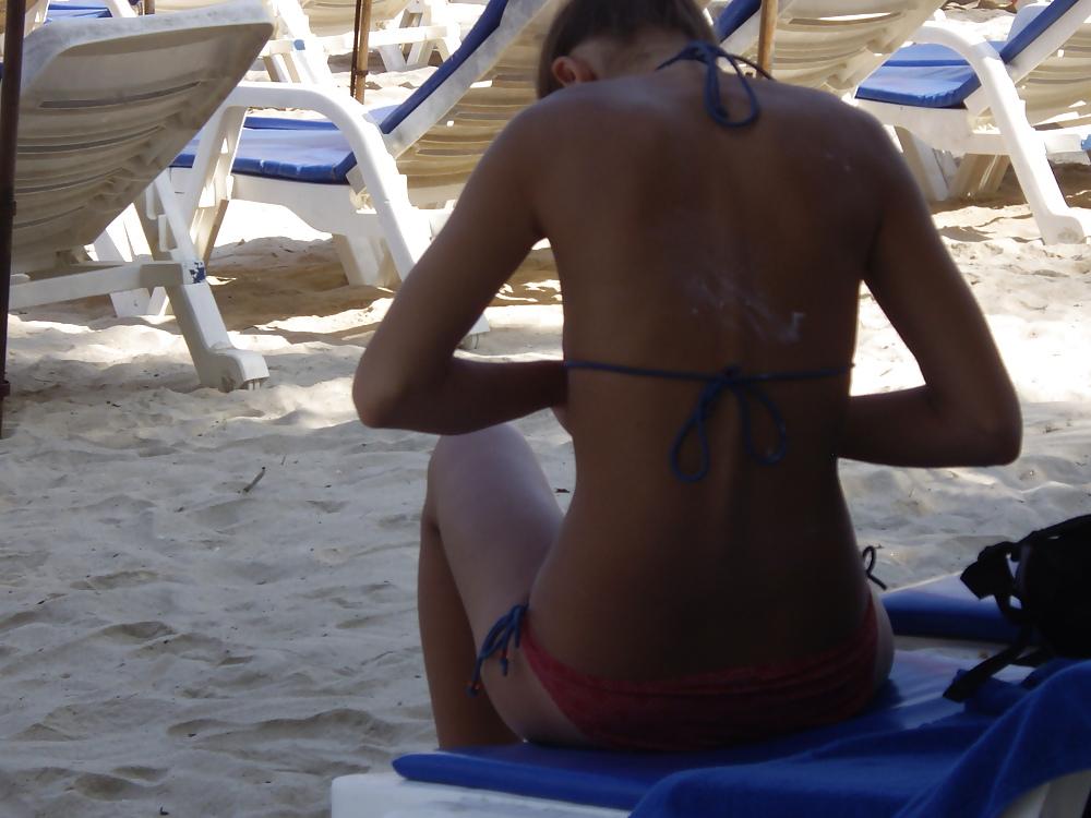 25P Hot Beach Voyeur