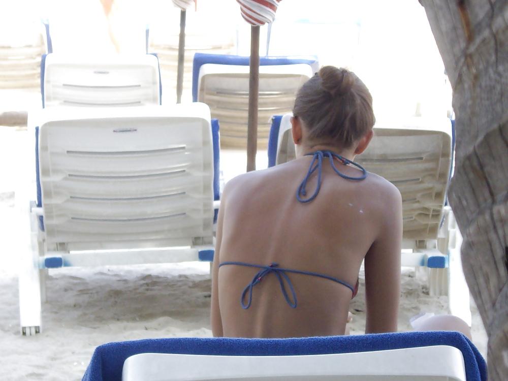 25P Hot Beach Voyeur