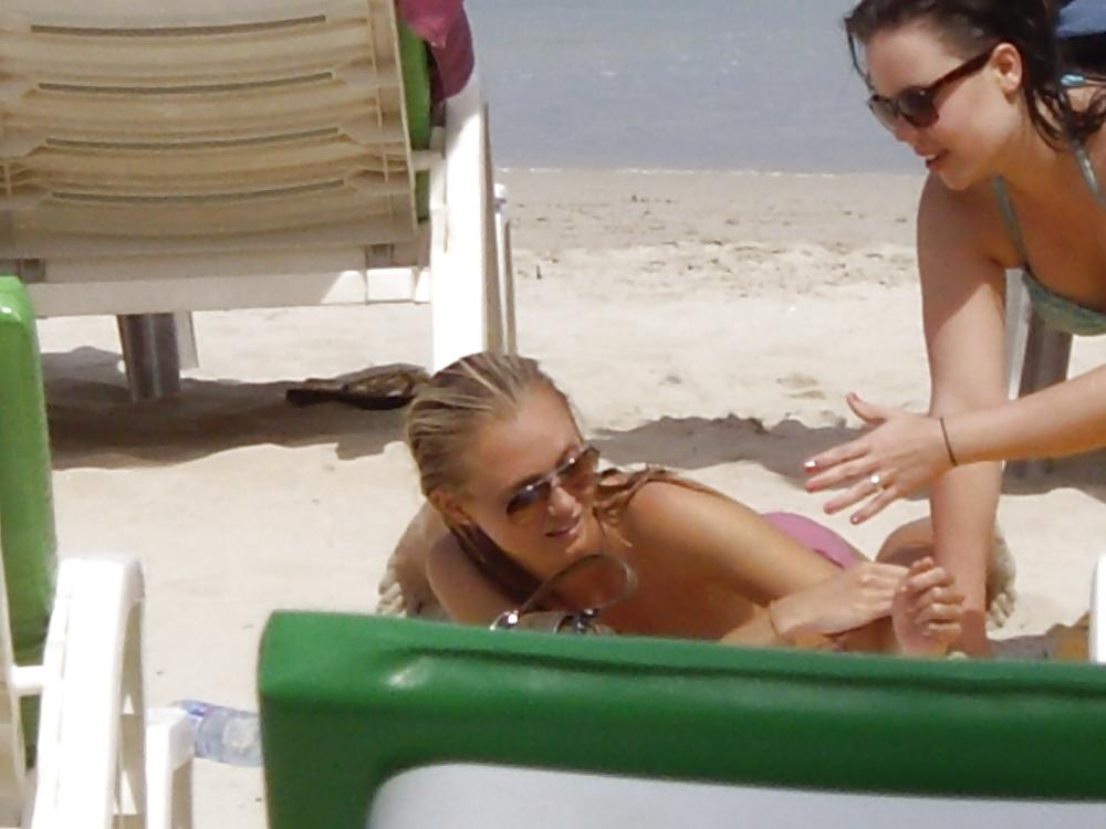 25P Hot Beach Voyeur