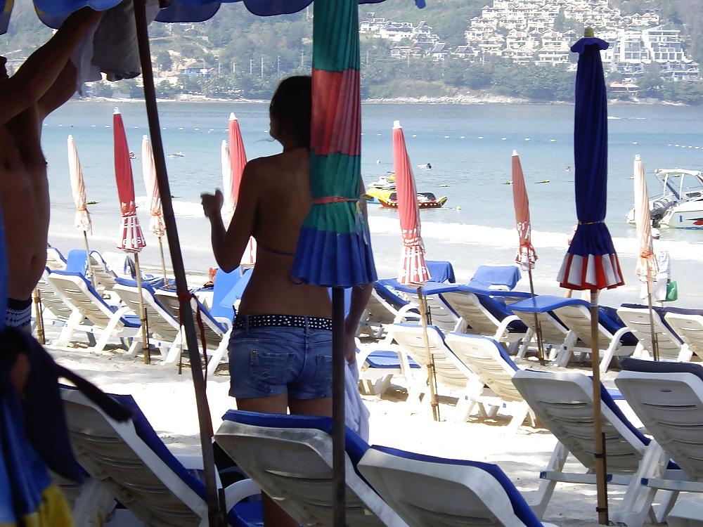 25P Hot Beach Voyeur