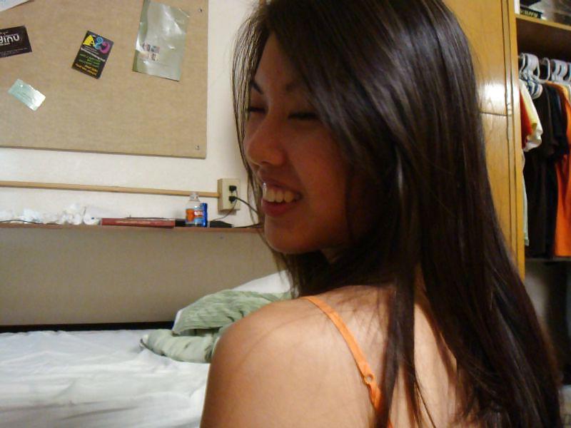 7P Cute asian gf shows her shaved pussy
