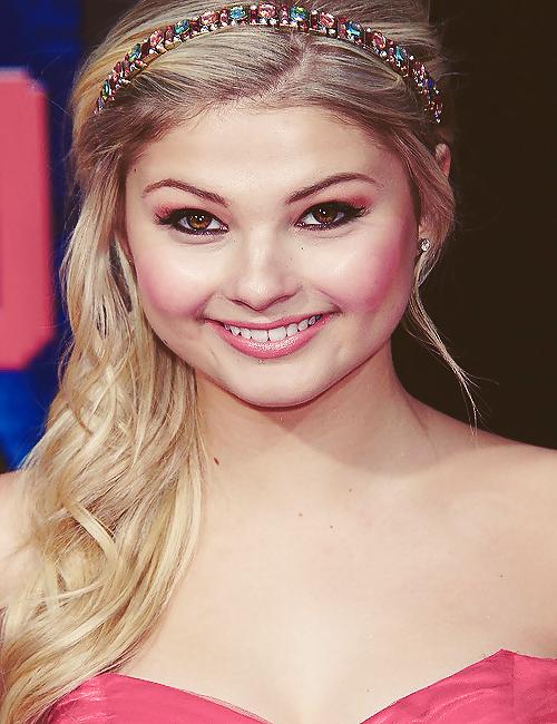 11P Stefanie Scott