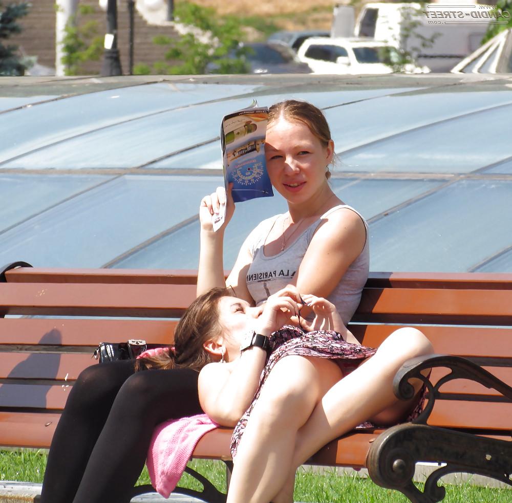 25P Celeb upskirt