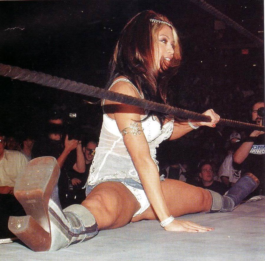 25P Celeb upskirt
