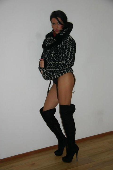 14P Romanian girl: Florenta