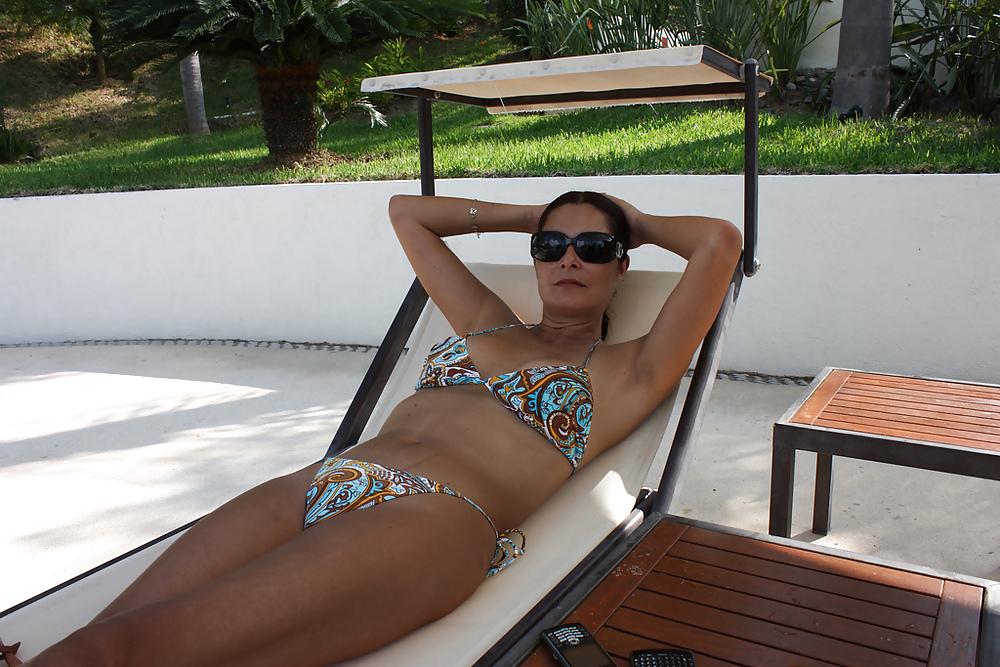 25P NON-NUDE girls around water 4