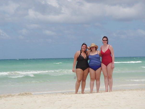 25P NON-NUDE girls around water 4