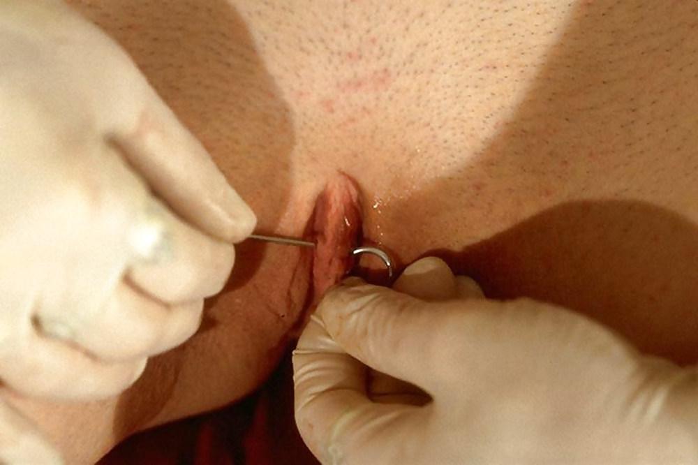 9P VAMPIRE PUSSY PIERCING