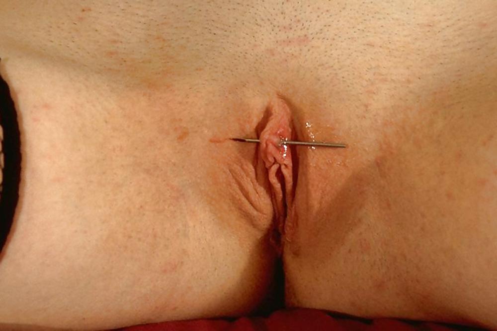 9P VAMPIRE PUSSY PIERCING