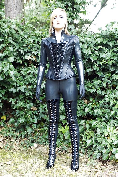25P Rubber Girls 2