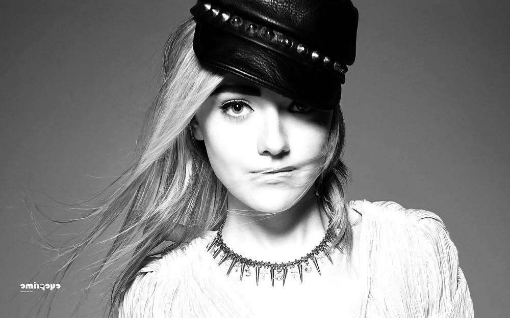 25P Dakota Fanning .1
