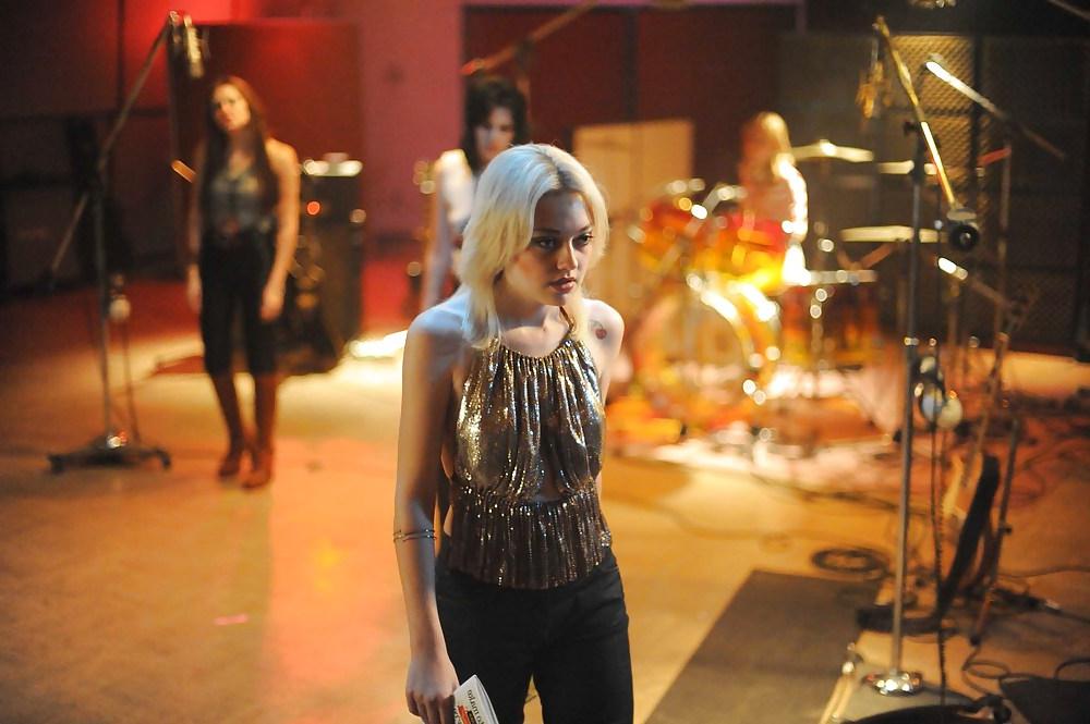 25P Dakota Fanning .1