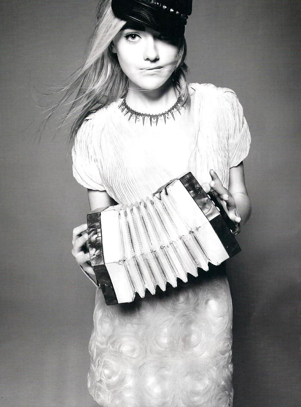 25P Dakota Fanning .1