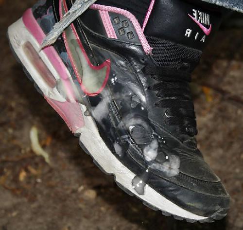 22P Girls in nike air max trainers
