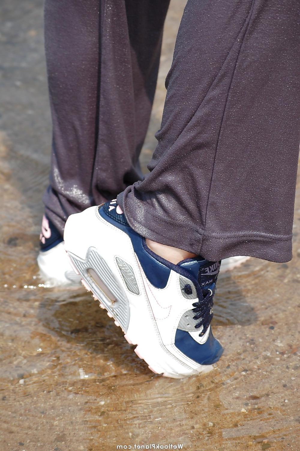 22P Girls in nike air max trainers