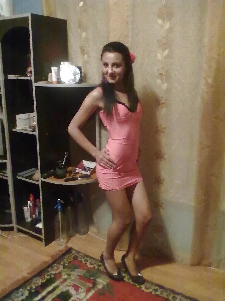 25P Romanian girl: Nicoleta