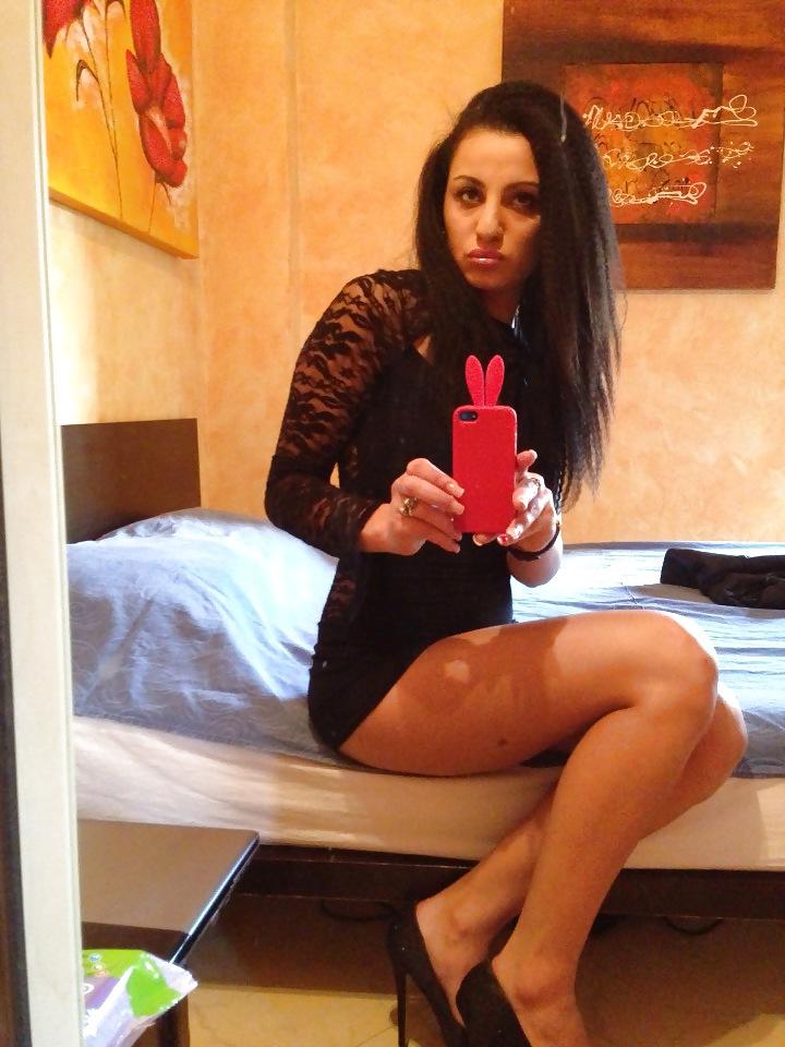 25P Romanian girl: Nicoleta