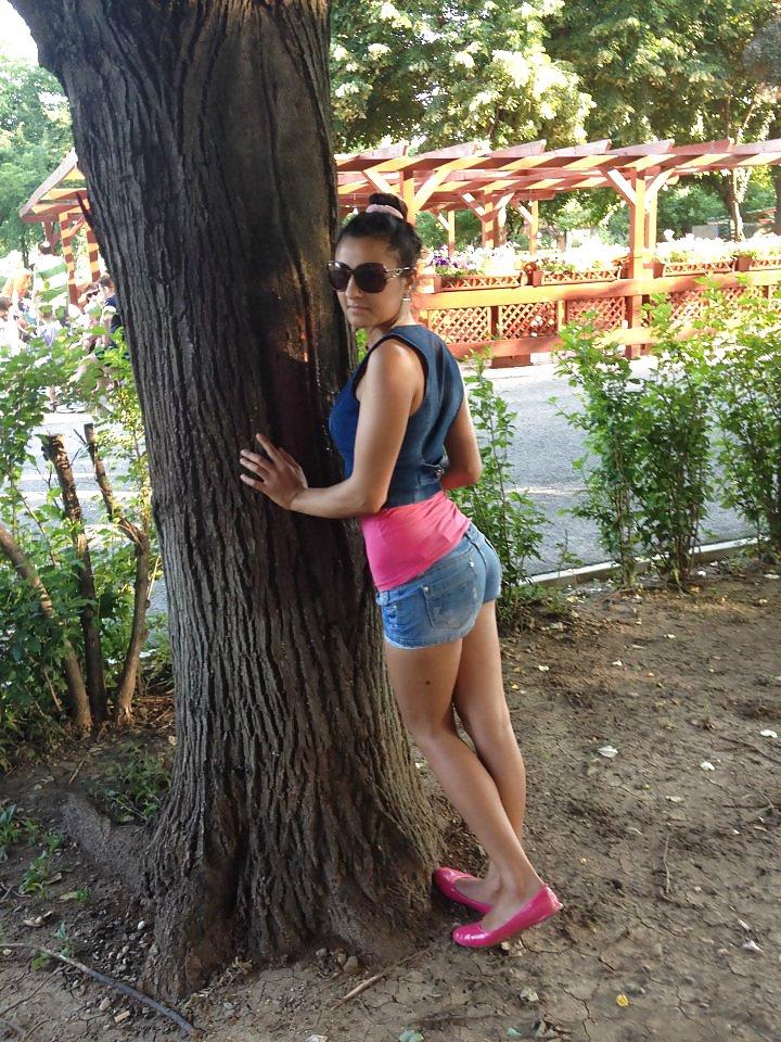 25P Romanian girl: Nicoleta