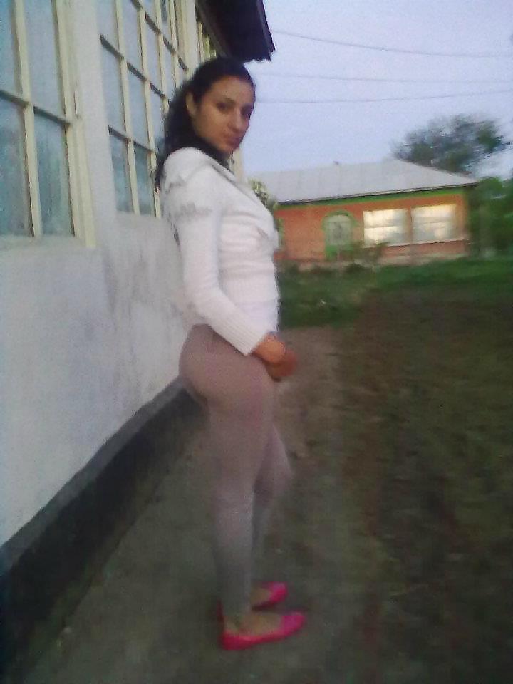 25P Romanian girl: Nicoleta