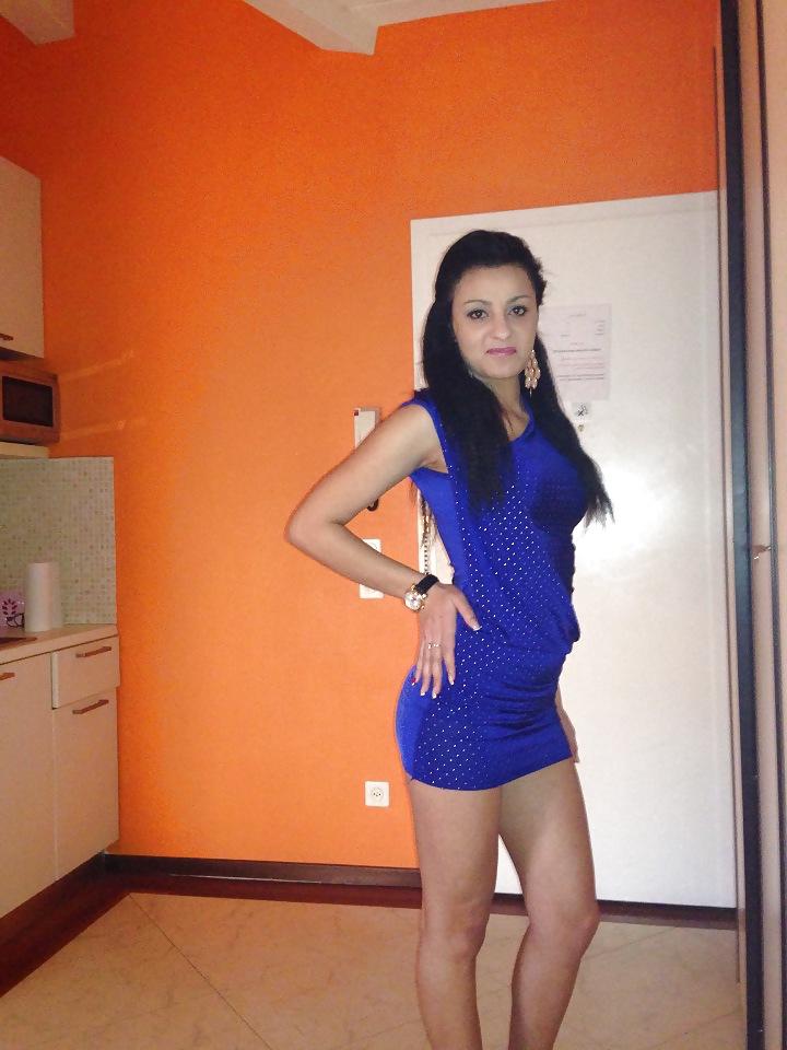 25P Romanian girl: Nicoleta