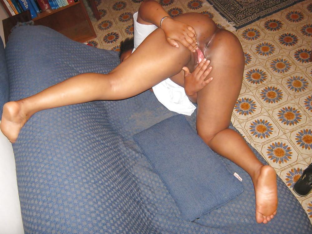 10P Feet ebony hairy