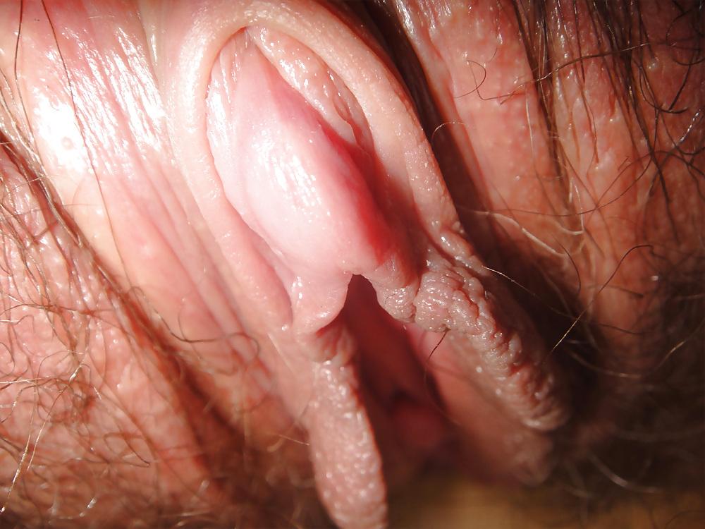 14P Huge close-ups of my clit and hairy lips