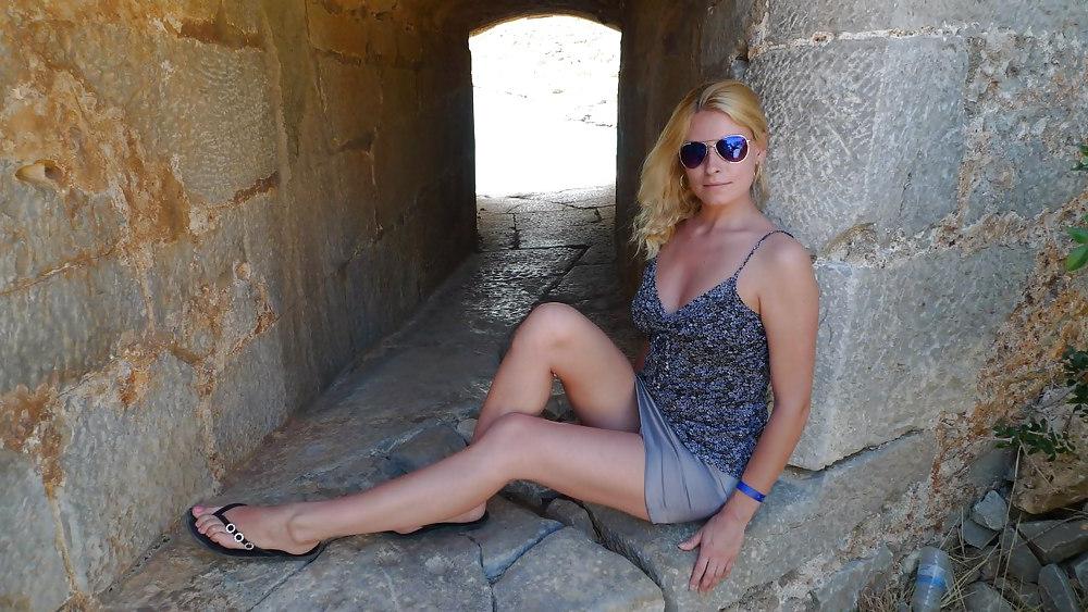 25P SocialNet Upskirt