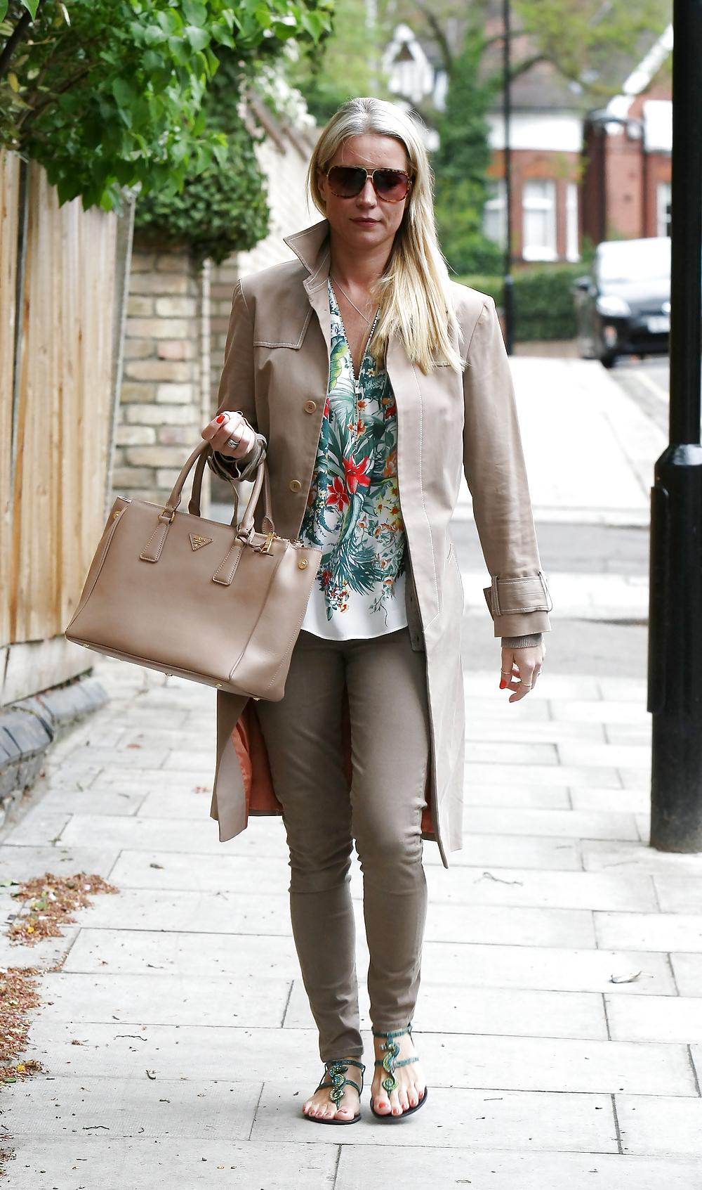 25P Denise Van Outen feet