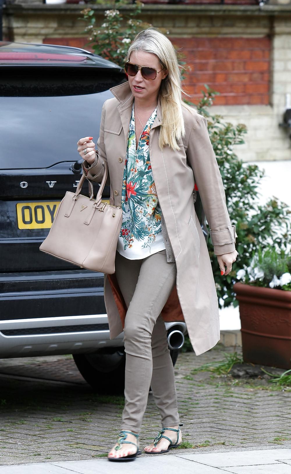 25P Denise Van Outen feet