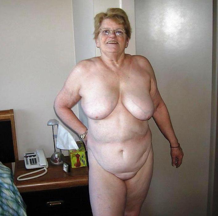 25P Les salopes ( granny with big boobs)