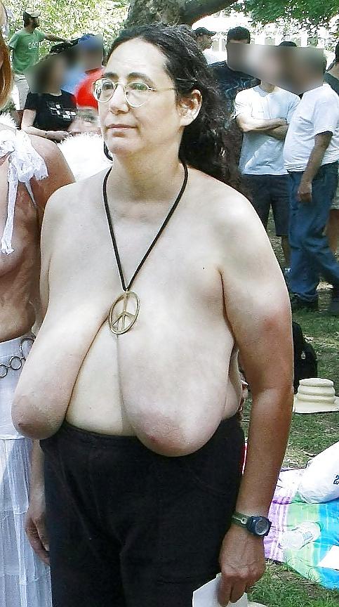 25P Les salopes ( granny with big boobs)