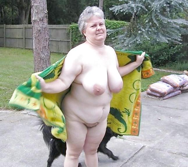 25P Les salopes ( granny with big boobs)