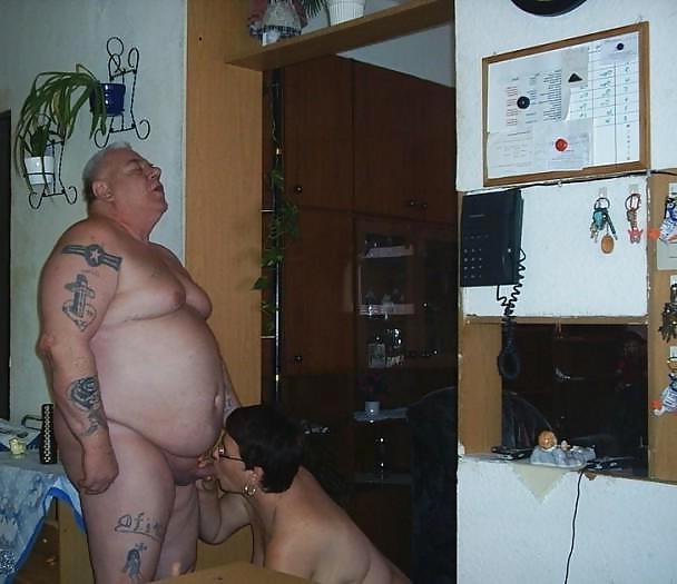 25P Les salopes ( granny with big boobs)