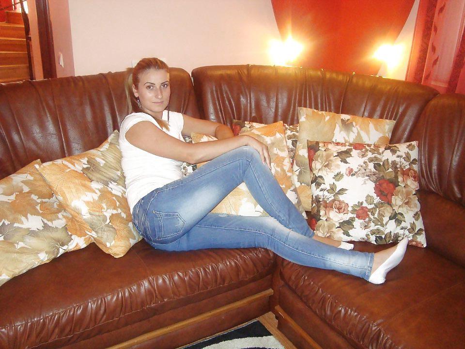 8P Romanian girl: Oana