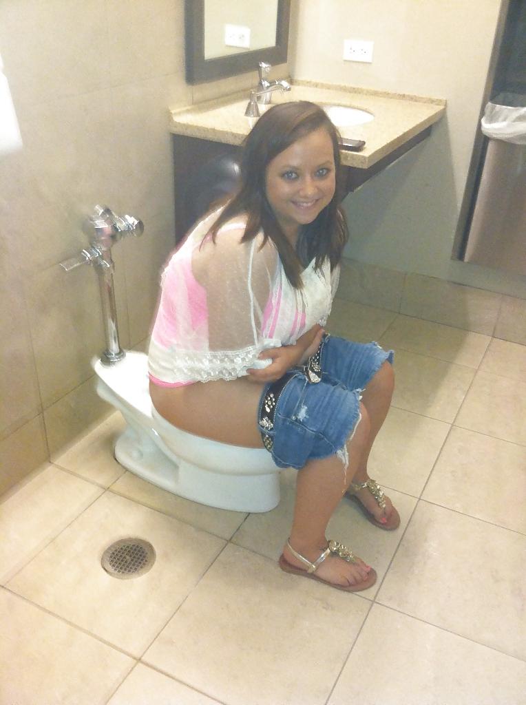 25P Chubby teen slut party