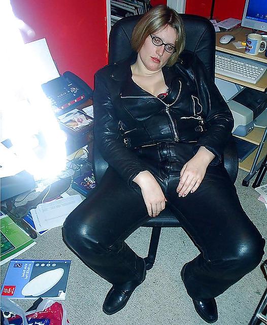 10P BBW Babe in Leatherpants