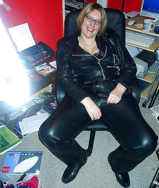 10P BBW Babe in Leatherpants
